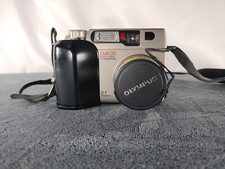 Olympus CAMEDIA C-2040 Zoom 2.1MP Silver Digital Camera. For Repair Or Parts