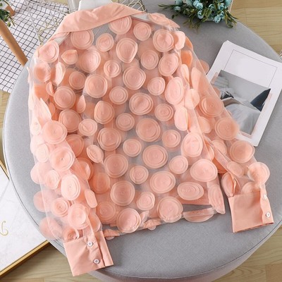 Elegantes Langarm Damen Top mit stilvollen Tupfen und Blumen