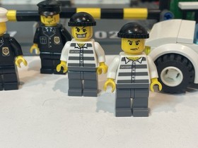 Lego 7744 City: Police Headquarters 95% Complete Minifigures Manuals