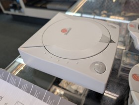 Sega Dreamcast HKT-3020 Game Console W/2 Controllers+Cables**DOESNT READ DISC***