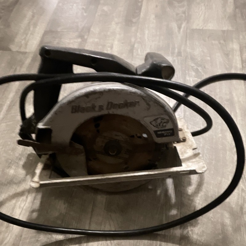 Black & Decker 7307 Corded Electric Circular Saw Black/Silver