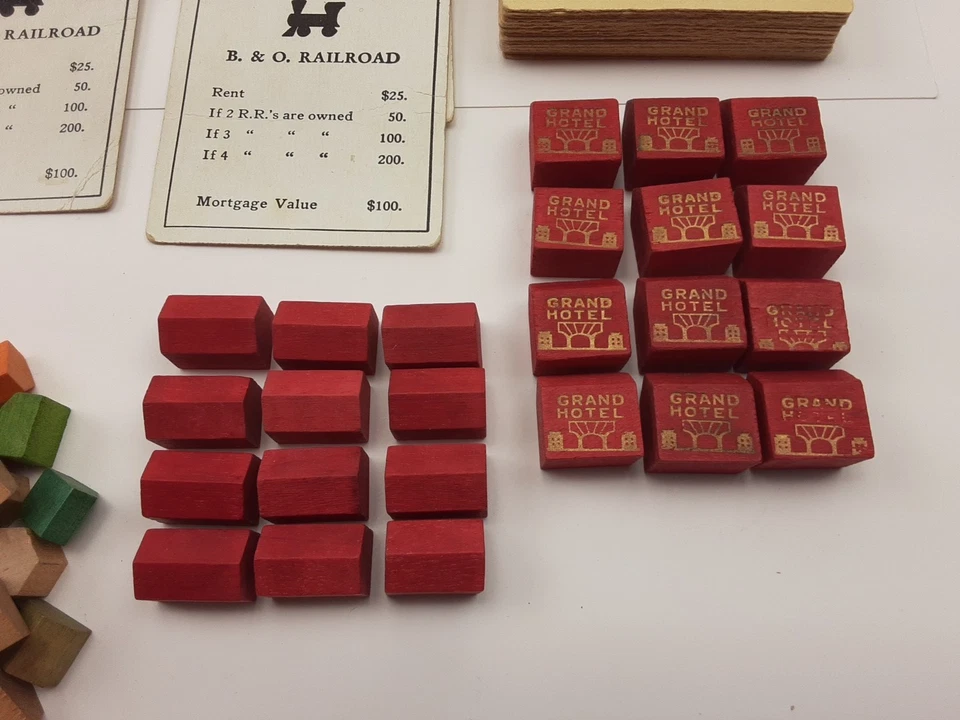 БОЛЬШОЙ ЛОТ 1930-х 40-х годов МОНОПОЛИЯ ЗАПАСНЫЕ ЧАСТИ ДЕРЕВЯННЫЕ ЧАСТИ ЖЕТОНЫ ДЕНЬГИ - Изображение 2 из 4