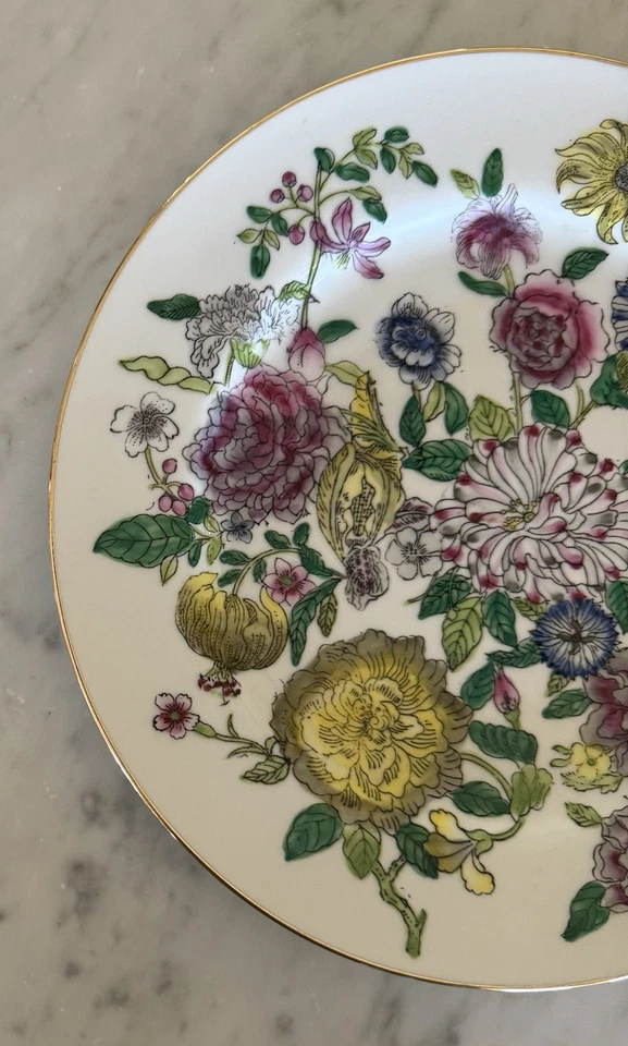 Plato de porcelana floral chinoiserie decorativo pintado a mano vintage con borde dorado Foto 4 de 4