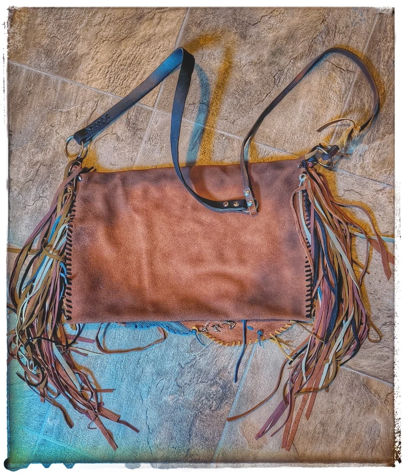 Cartera Bandolera Chevy Truck Hecha a Mano Cuero Flecos Crudos Gitana Y El Armadillo Foto 4 de 4