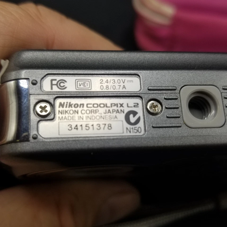 Nikon Coolpix L2 6.0MP Silver Digital Camera Case SD Card Tested - Image 3 of 4