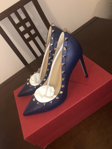 Valentino Rockstud Grainy Leather Pump 