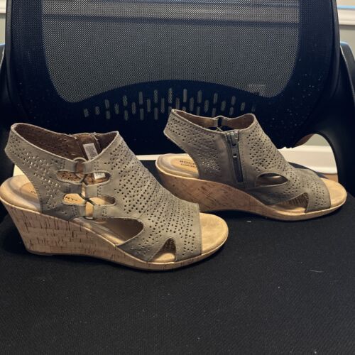 Woman’s Comfy Rockport Cobb Hill Collection Taupe/Olive Cork Wedge 8