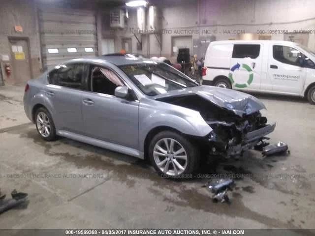 Rieles de inyección de combustible Subaru Legacy FB25 2013-14 Foto 3 de 4