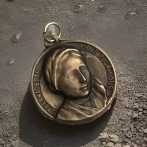 New 1.25 “ Round Gold Color Medal Of St Bernadette