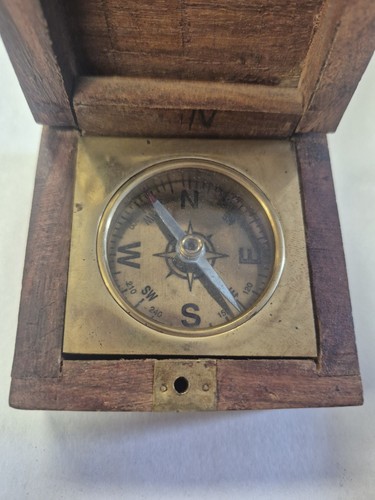 Vintage American Eagle Outfit Maritime Floating Compass In A Walnut Case #R242 - 第 4/11 張圖片