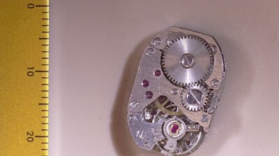 ANCIEN PETIT MOUVEMENT DE MONTRE MECANIQUE POUR PIECES DETACHEES (ref-248