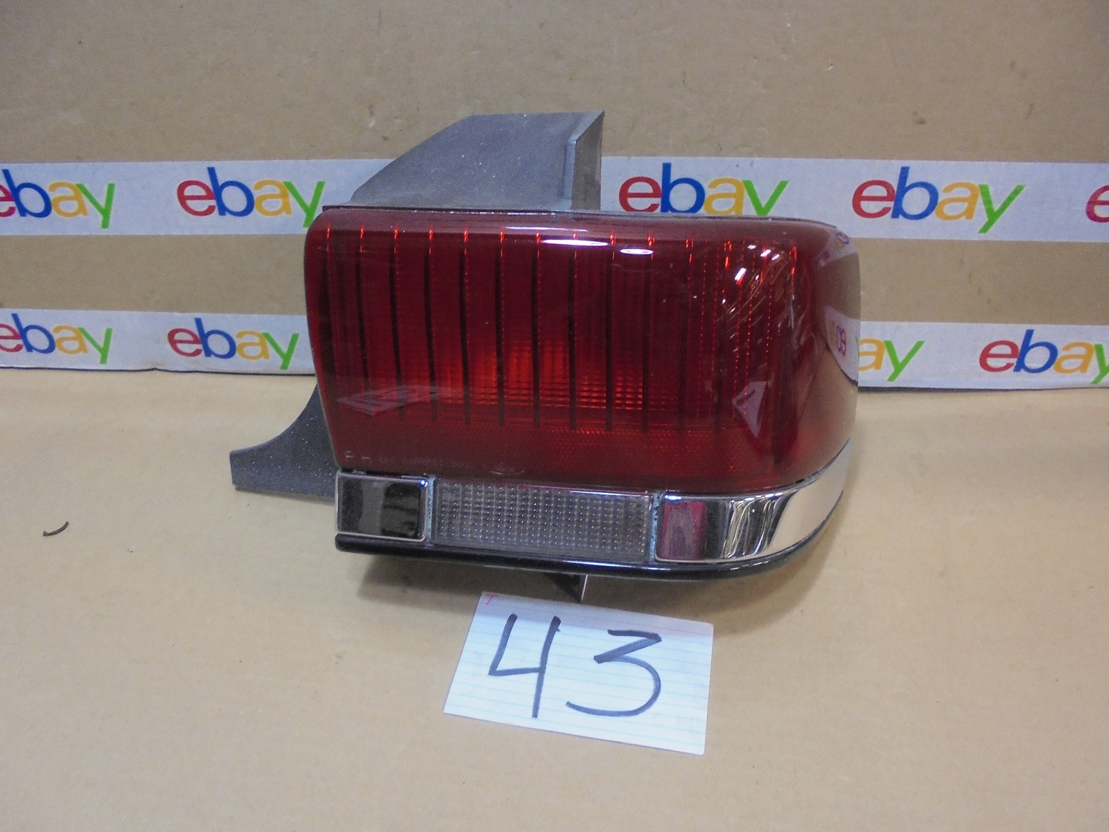 90 91 92 93 LINCOLN CONTINENTAL PASSENGER Side Used Tail Light Rear Lamp #43