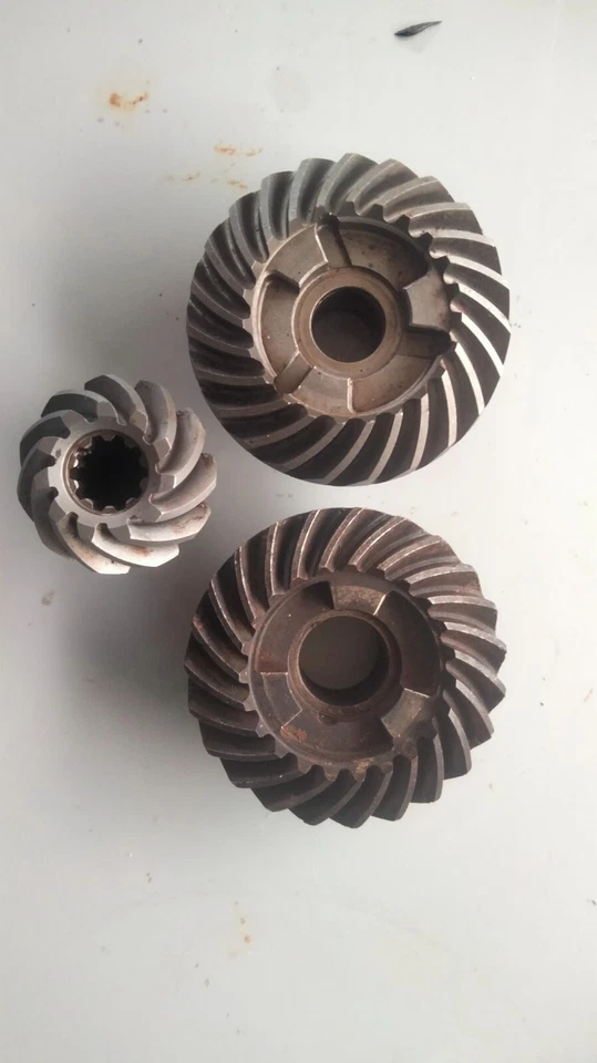 Suzuki Outboard Motor Used Parts Model DT25 Gear Set - Image 3 of 3