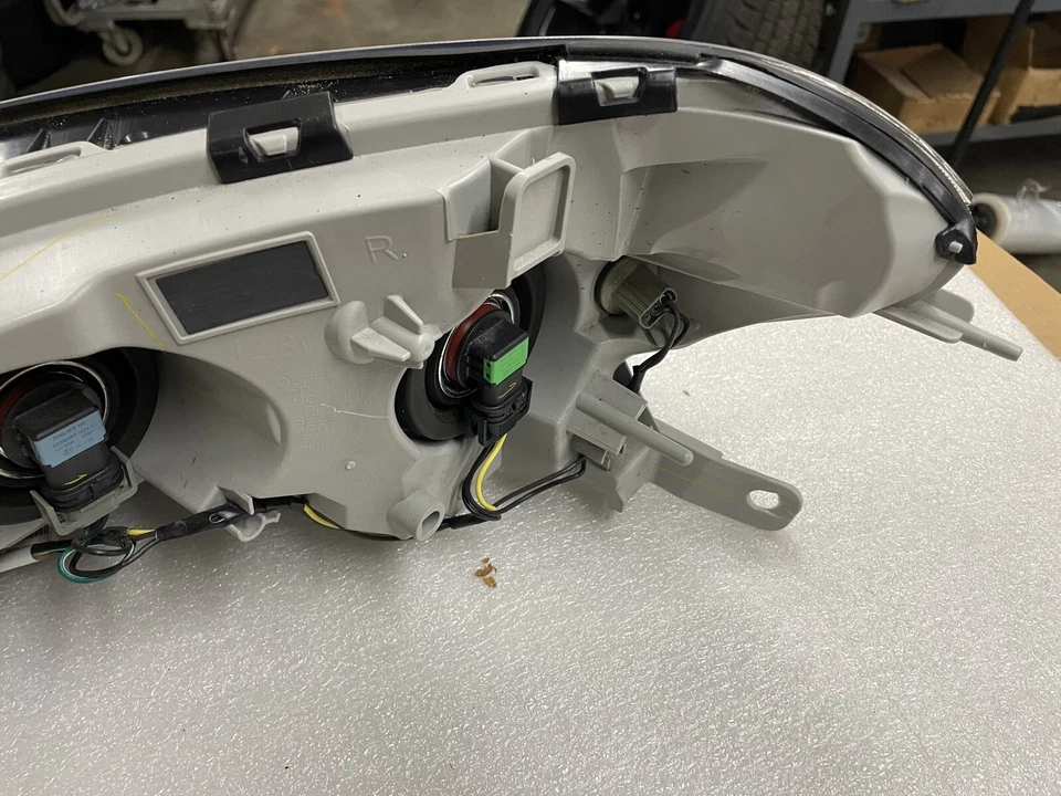 Faro derecho genuino GM OEM para Chevy Malibu 08-12 22897127 Foto 3 de 4