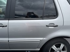 Mercedes ML W163 T&uuml;r T&uuml;ren Innenausstattung Hinten links Silber Brillantsilber