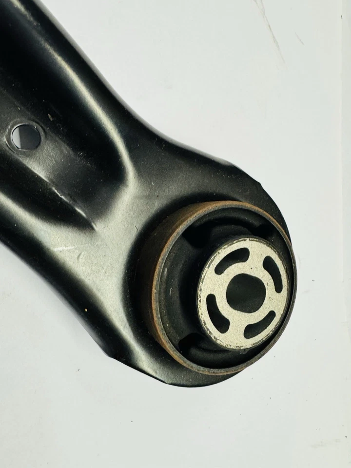 Genuine Ford Fiesta 2017- Front Right Lower Track Control Arm 2112616 - Image 4 of 4