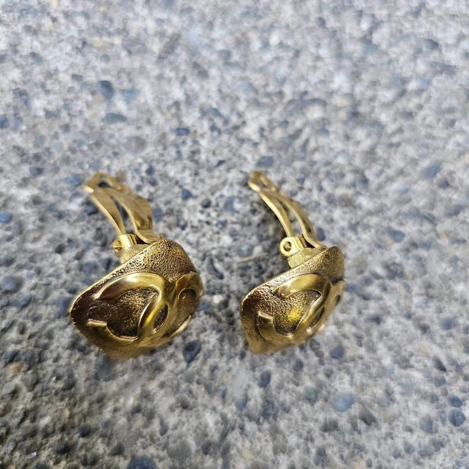 Vintage COCO CHANEL Clip On Earrings CC Logo Gold Tone Square 2 BEAUTIFUL - Image 3 of 4