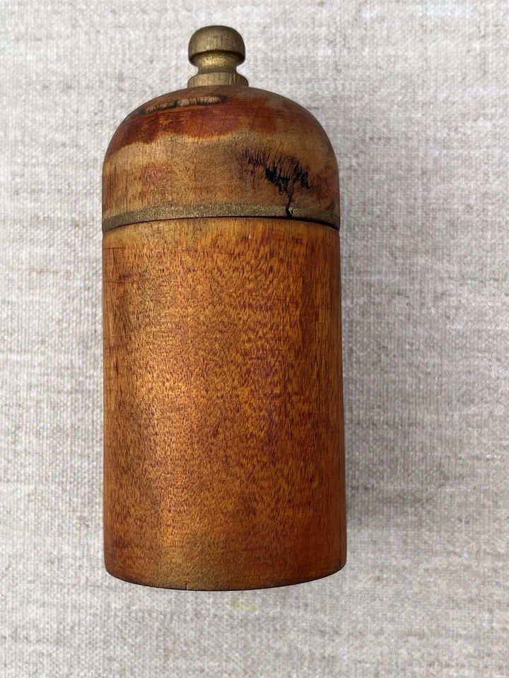 Antigua caja Tikka redonda en polvo Kum Kum artesanal hindú Foto 4 de 4