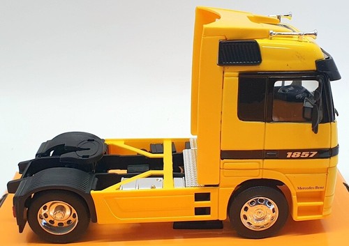 Welly 1/32 Scale Model Car 32280W - Mercedes Benz Actros - Yellow - Picture 3 of 5
