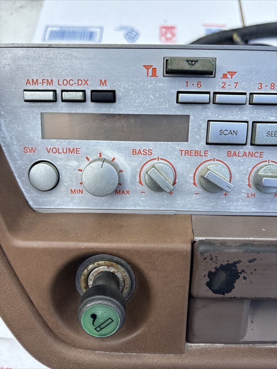 1981-1983 Nissan Datsun 280ZX Hitachi AM FM Radio OEM 1981-1983 Nissan Datsun 280ZX Hitachi AM FM Radio OEM