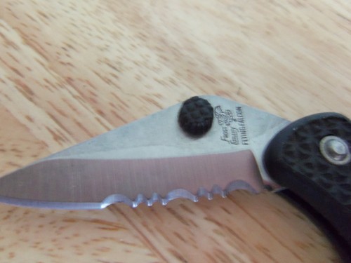 Three Flying Falcon Frost Cutlery Folding Knifes - Picture 4 of 5