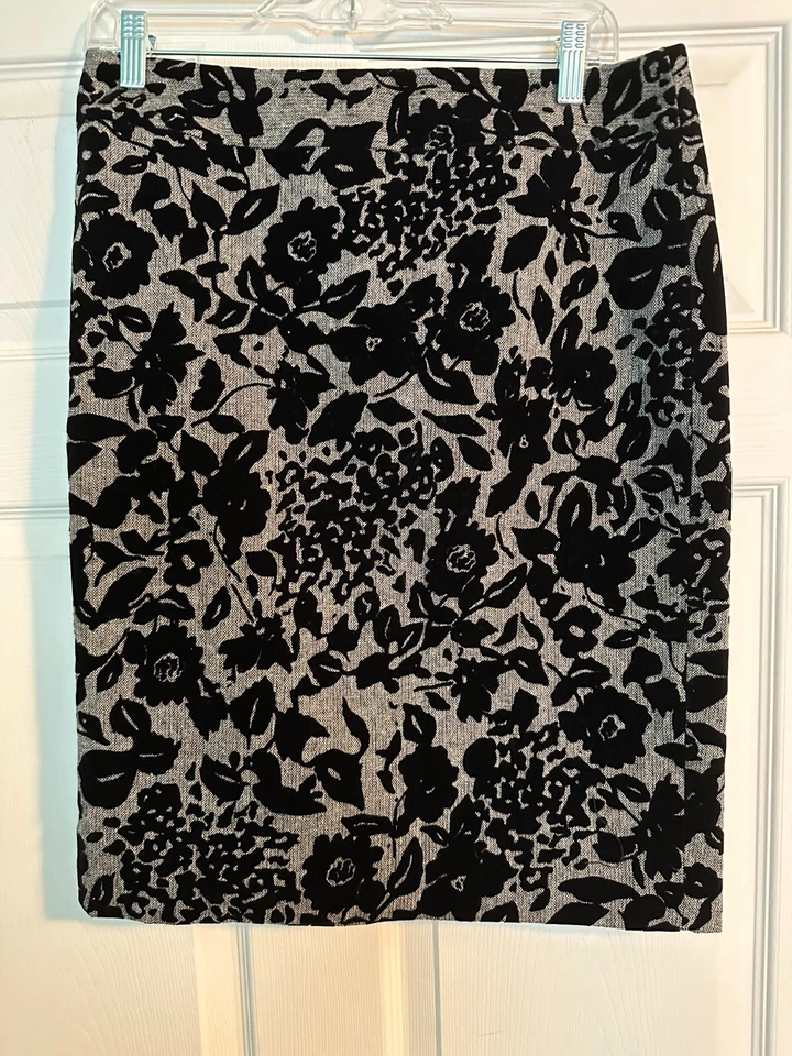Ann Taylor Skirt Size 8 Knee Length Gray Black Floral Velvet Slit Pencil