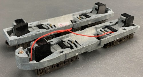 2X HO ROCO Diesel Locomotive A & B Chassis Unpowered HO5451