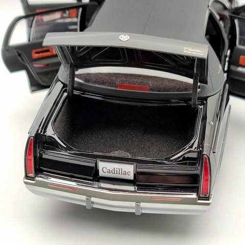 Dealer Edition 1:18 Cadillac Fleetwood Brougham 1992-1994 Black Diecast Edition - Picture 6 of 11