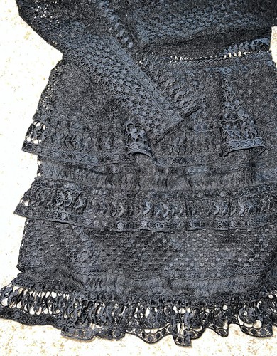 Romeo + Juliet Couture Black Tiered Long Sleeve Lace Dress size Medium M $275 - Picture 2 of 4
