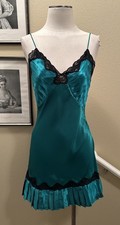 Vtg Victoria s Secret M Silky Satin Emerald Green Nighty Chemise W Black Lace