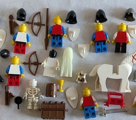Lego Knights Royal King Castle #6090 Minifigures Horses Flags Swords Accessories