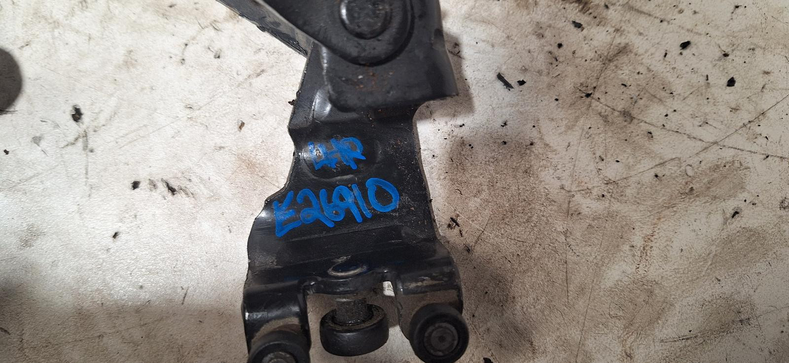 Hyundai ILoad Left Rear Middle Door Roller TQ 11/2007-03/2021 - thumbnail 6