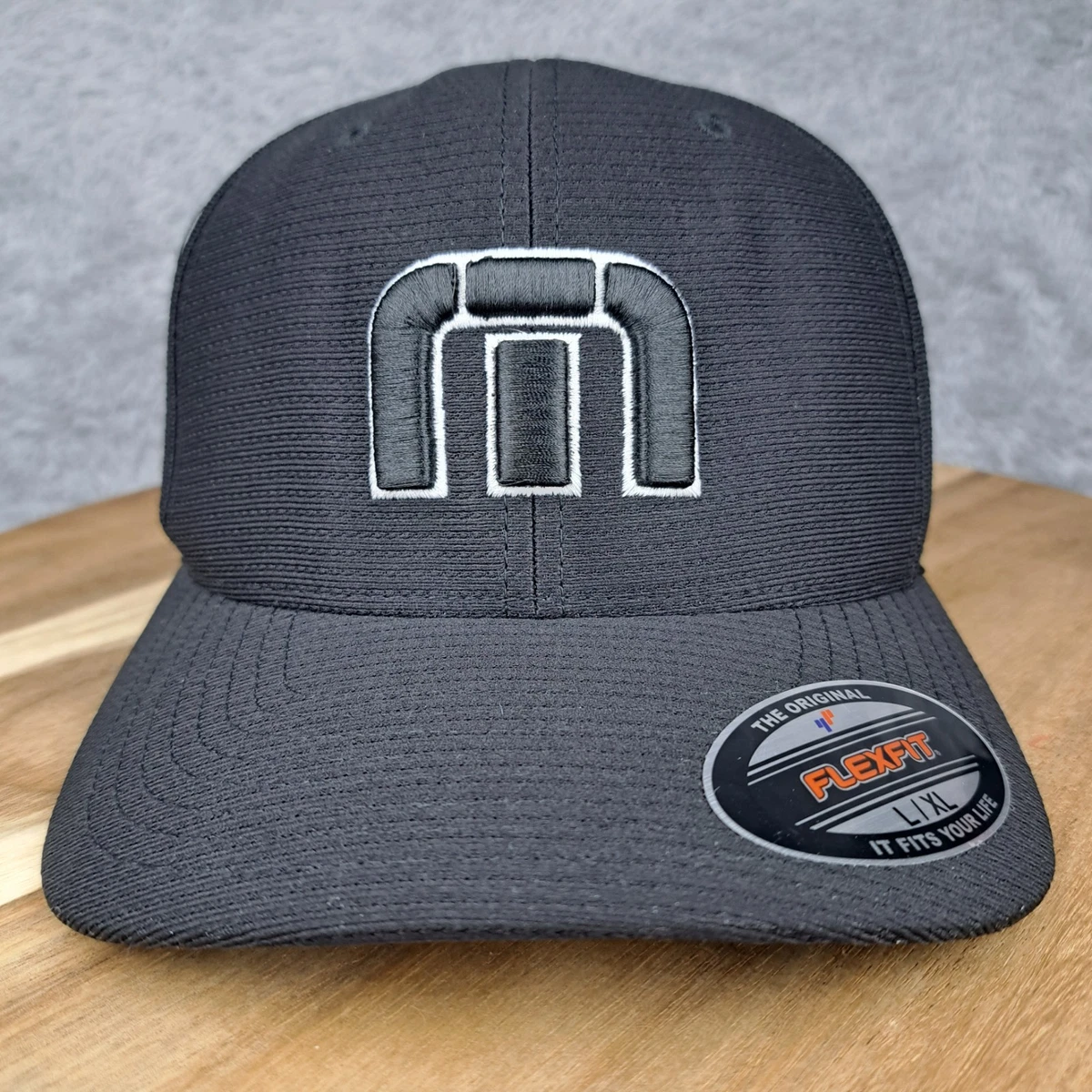 Chapeau Travis Matthew Mention honorable logo patriotique gris Flexfit