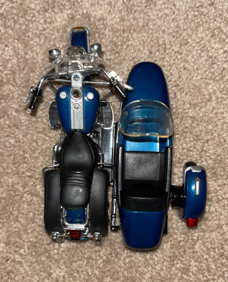 Harley-Davidson Sidecar 系列 1: 18 2001 FLHRCI Road King 经典 — 第 2/4 张图片
