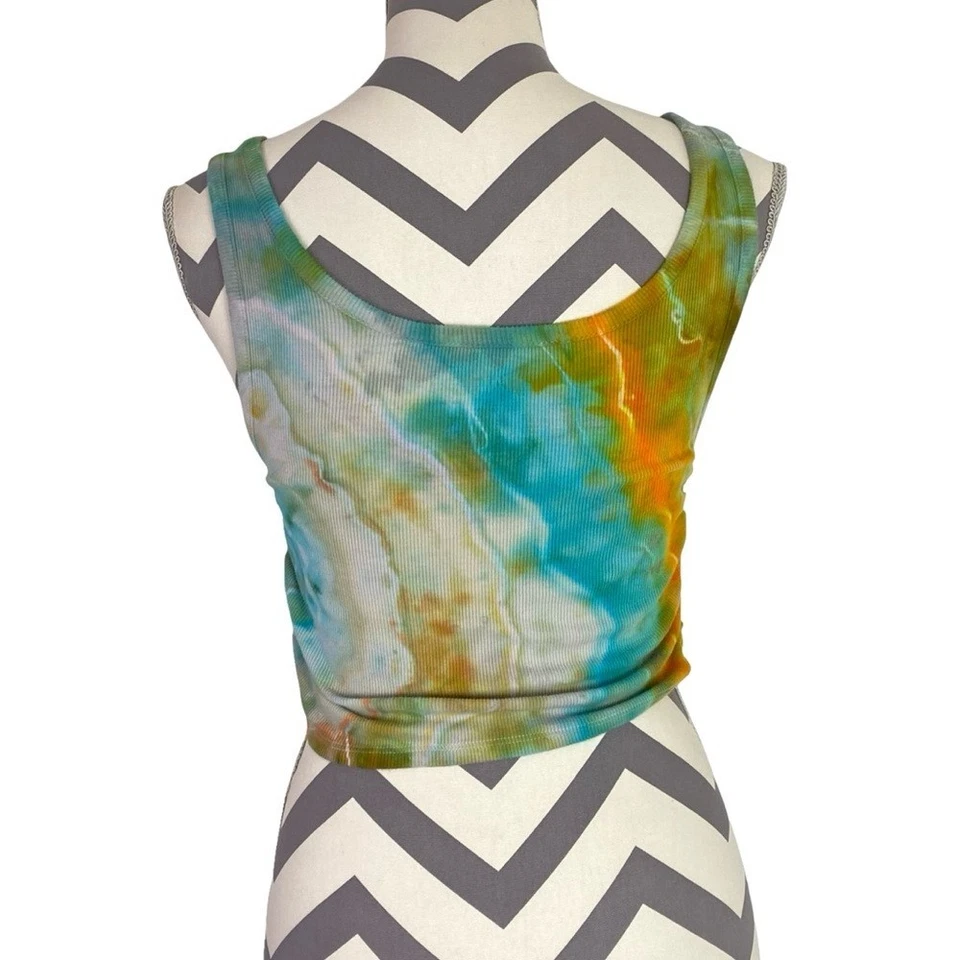Camiseta sin mangas Geode Tie Dye hecha a mano corta para mujer talla mediana acanalada azul dorado acanalada Foto 2 de 4