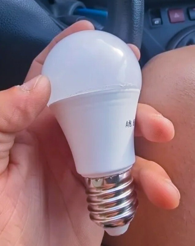 LED Light Bulb Secret Safe  Hidden Compartment Stash Box for Cash Jewelry Keys
