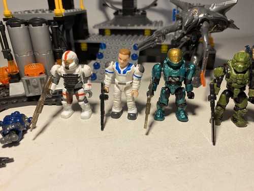 Halo Mega Bloks UNSC Infinity Bay + VTOL + Forerunner Structures + Minifigures - Photo 3/17