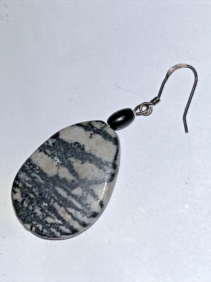 Pendientes de piedra natural pulida gris y negro 1,5 pulgadas Foto 3 de 4