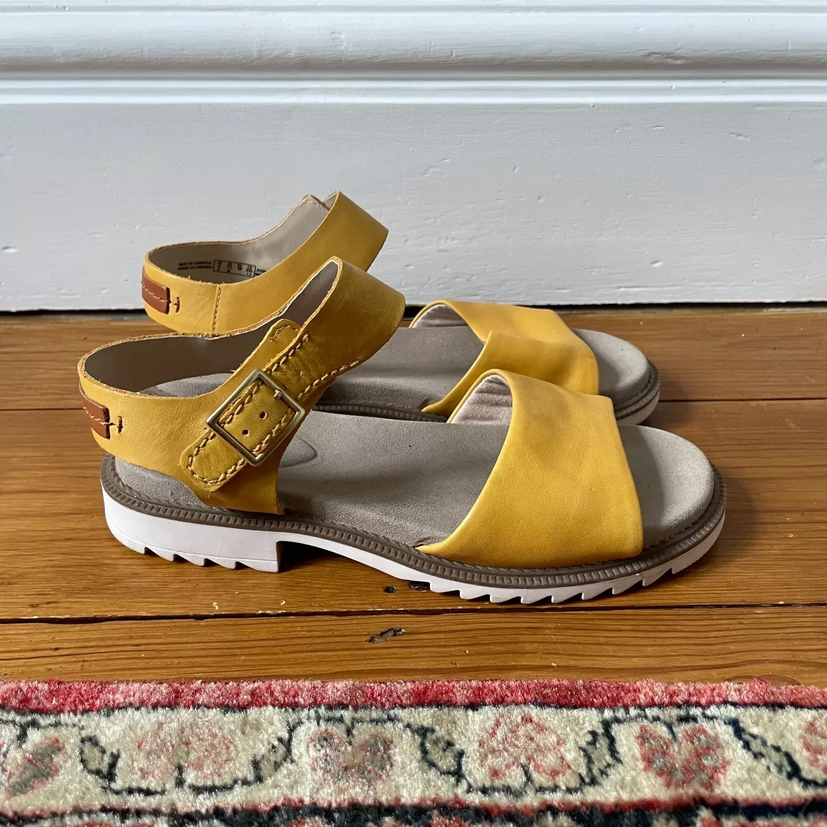 Clarks bendable sandals 2025