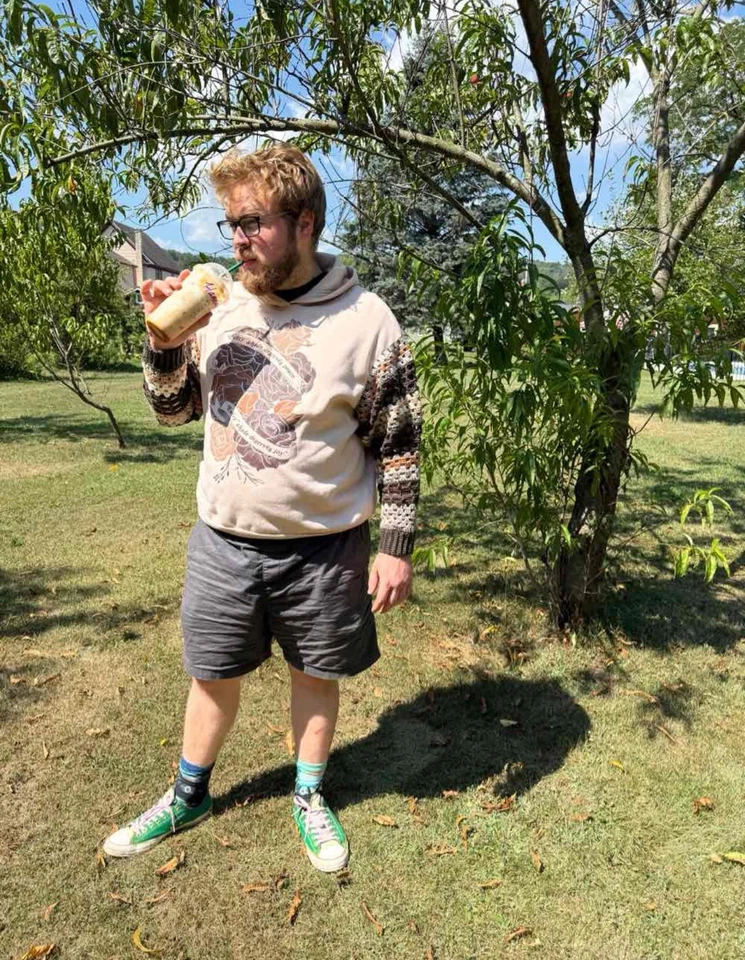 Every Shade Deserves Peace - Sudadera con capucha mangas de ganchillo Talla: XL para mujer Foto 2 de 4