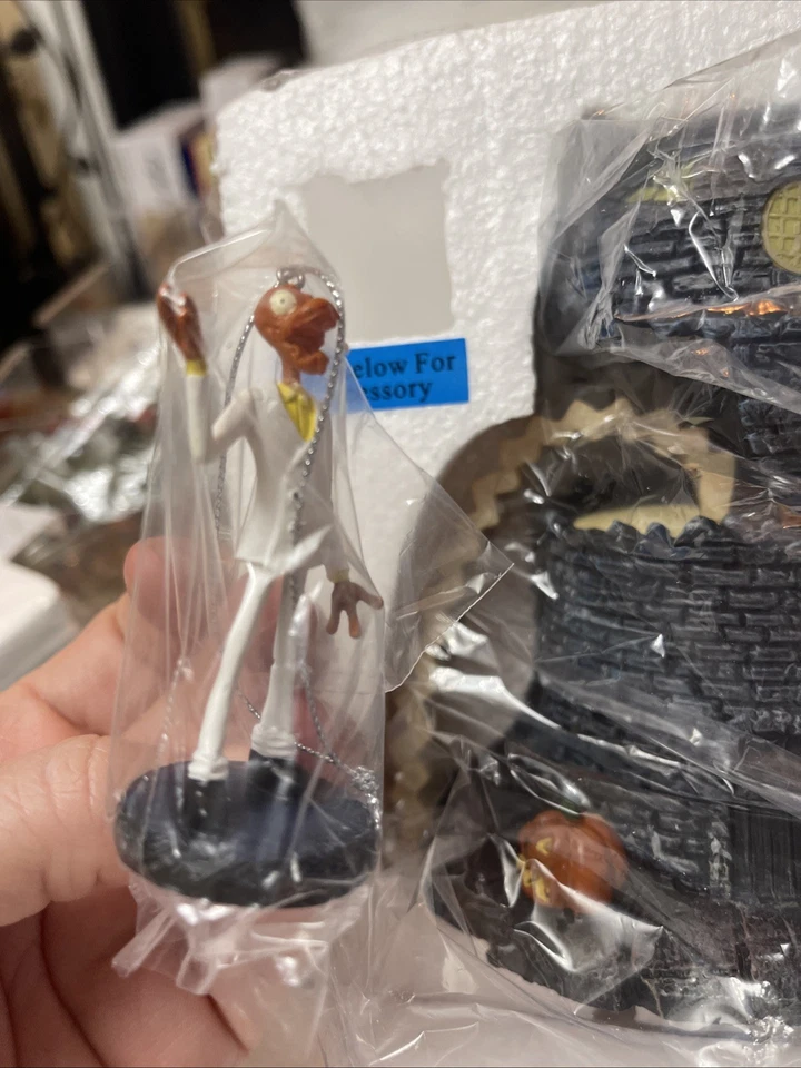 Nightmare Before Christmas Tabletop Tree Coll. LIZARD HOUSE & MELTING MAN ~ BNIB - Image 3 of 4