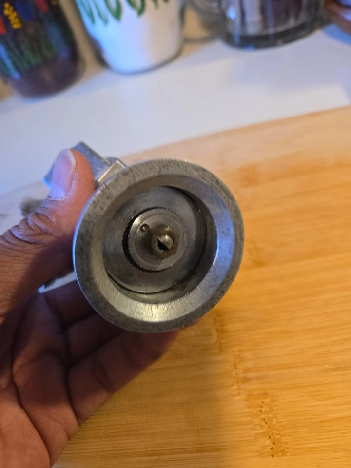 Molinillo de pimienta de aluminio fundido Perfex vintage hecho en Francia 4" Foto 4 de 4
