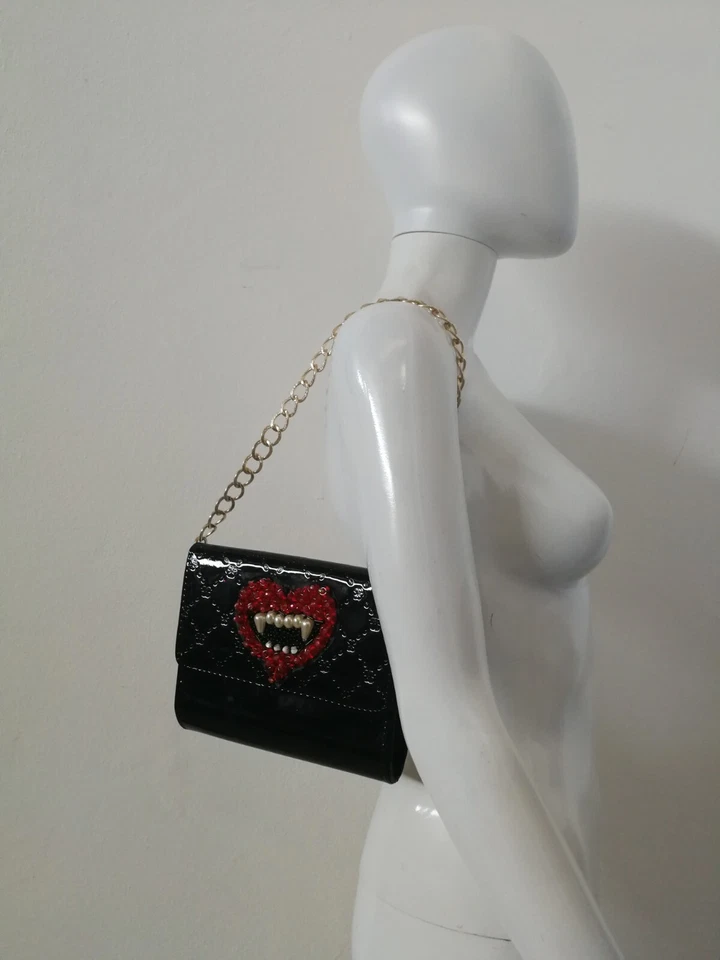 bolso asa mujer vintage accesorios originales vinilo vampiro a mano marca icónica Foto 3 de 4