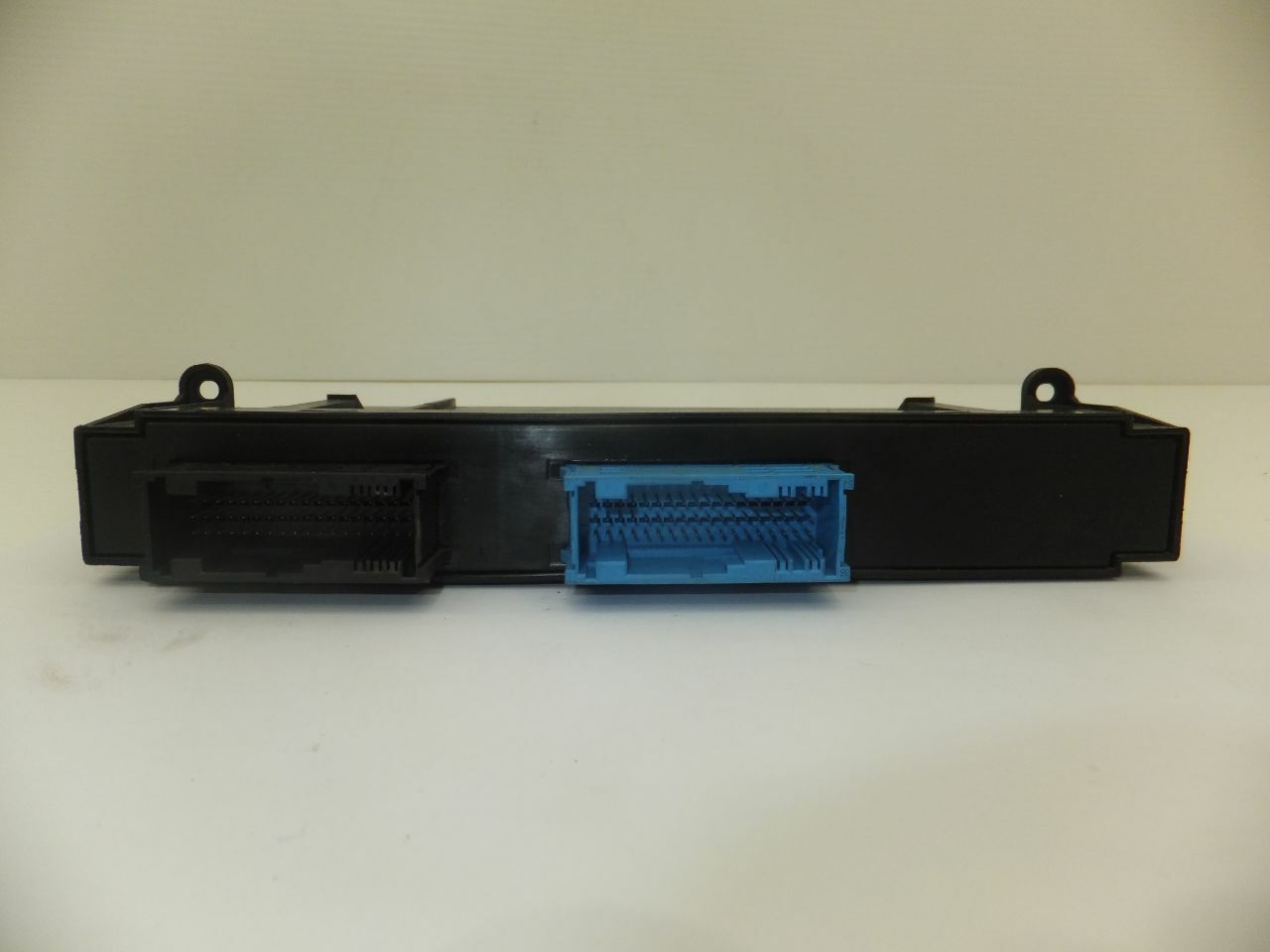 BMW 3 Series E90 2007 325i BCM Body Control Module ECU 9134479-01 