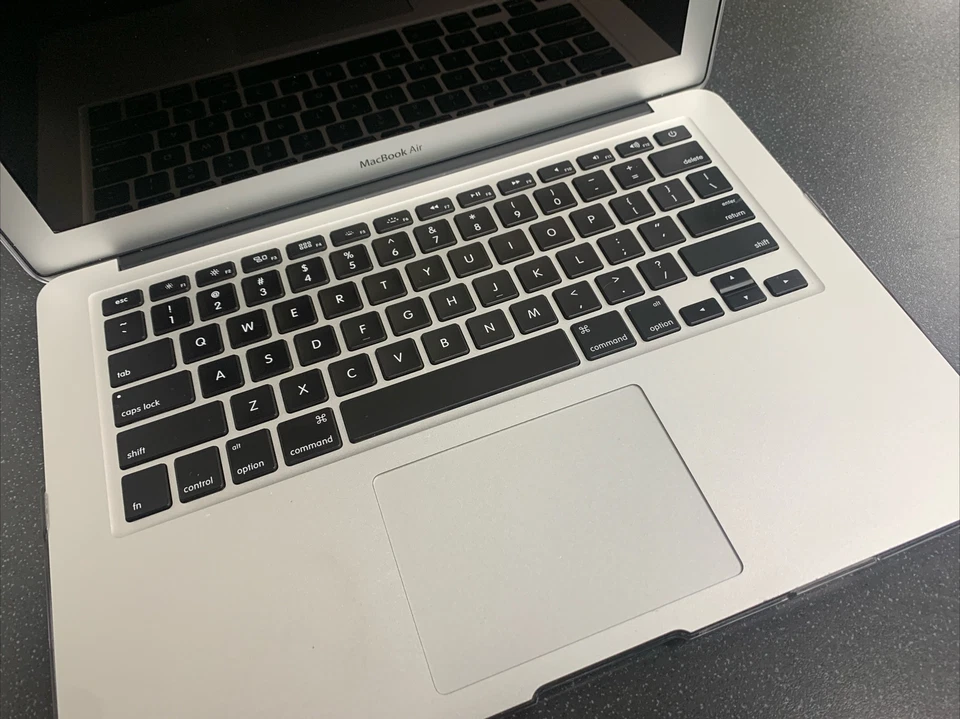 Apple MacBook Air 13 2013 Core i5-4250U 4GB Ram 128GB SSD MacOS Big Sur A1466 - Image 2 of 4