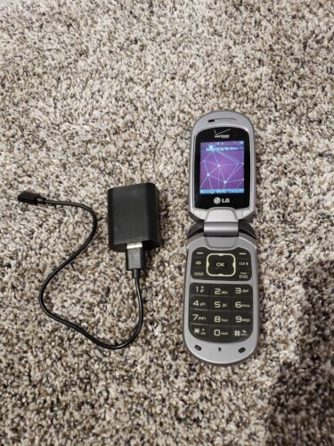 LG Revere LG-VN150 Verizon Wireless 108MB Black/Silver Flip Cell Phone W/Charger - Afbeelding 1 van 6