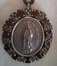Antiguo Collar Colgante Virgen María Nuestra Señora de Guadalupe de Ley con Granates