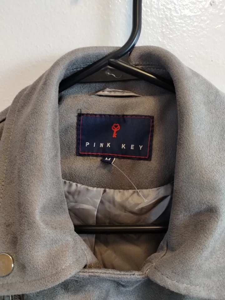 Chaqueta de gamuza sintética con flecos rosa talla mediana color gris Foto 3 de 4