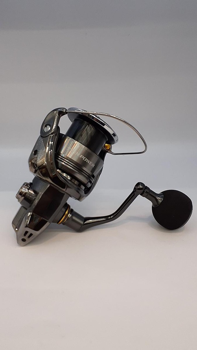 【美品】24ツインパワー　TWIN POWER TPC5000XG 046888 SHIMANO シマノ 24ツインパワー C5000XG スピニングリール 本体