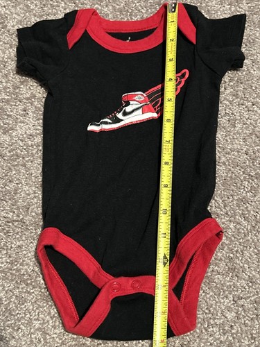 Air Jordan Baby One Piece Bodysuit 0-6m Red & Black NBA NIKE Shoe Wings - Picture 3 of 4